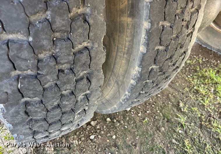 image for item EY9980 2010 International 4300 bucket truck