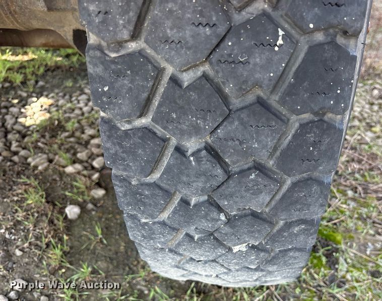 image for item EY9980 2010 International 4300 bucket truck