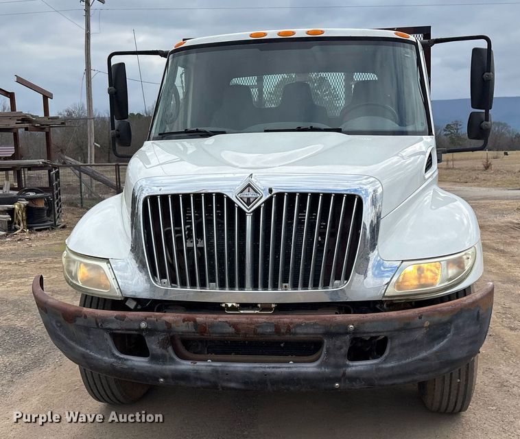 image for item EY9994 2006 International 4300 flatbed truck