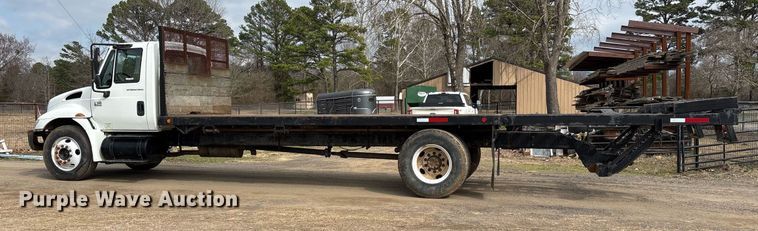 image for item EY9994 2006 International 4300 flatbed truck