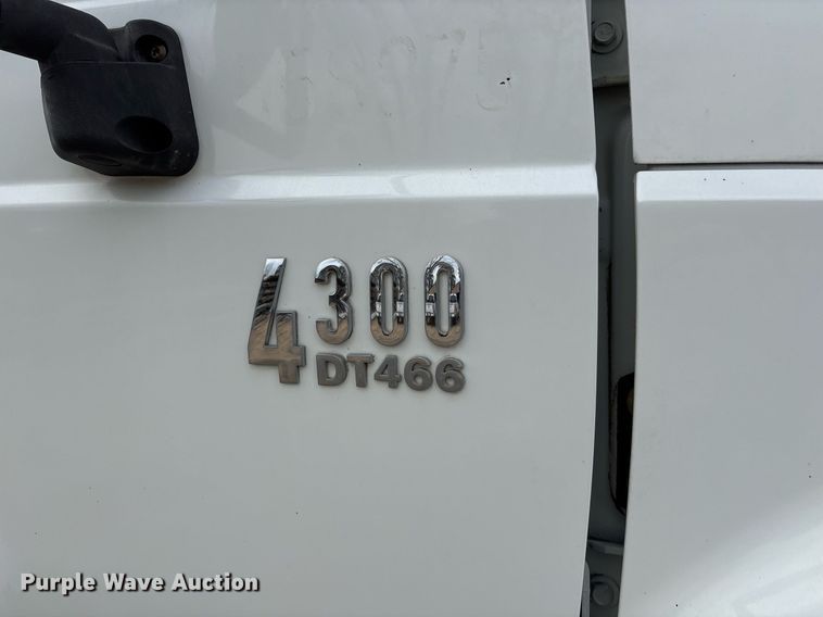 image for item EY9994 2006 International 4300 flatbed truck