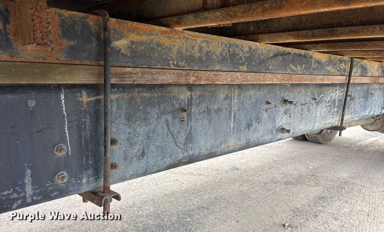 image for item EY9994 2006 International 4300 flatbed truck