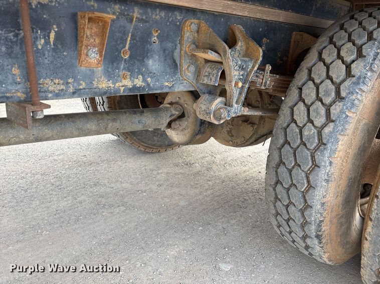 image for item EY9994 2006 International 4300 flatbed truck