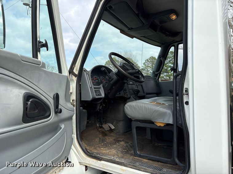 image for item EY9994 2006 International 4300 flatbed truck