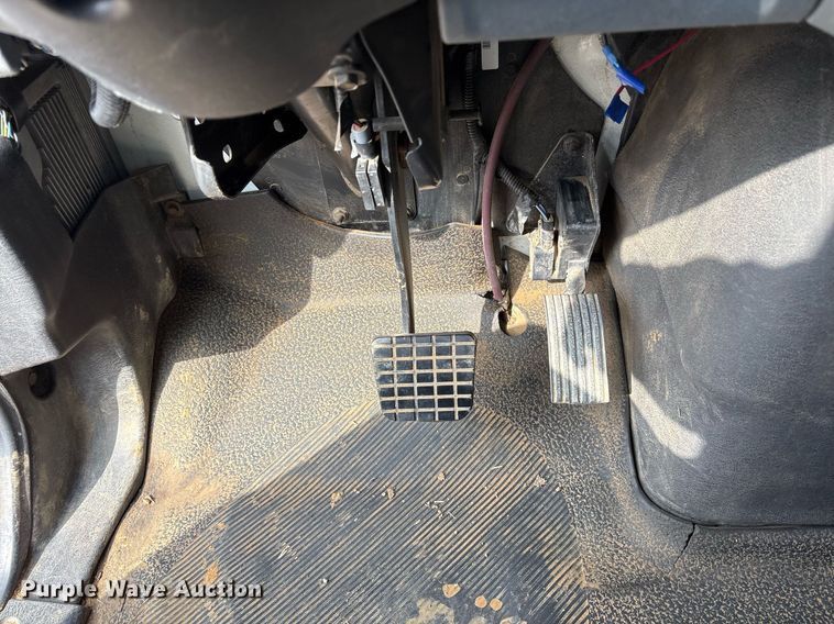 image for item EY9994 2006 International 4300 flatbed truck