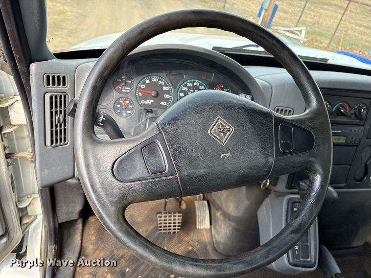 image for item EY9994 2006 International 4300 flatbed truck