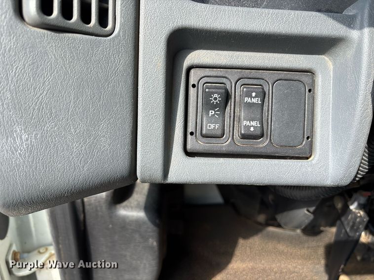 image for item EY9994 2006 International 4300 flatbed truck