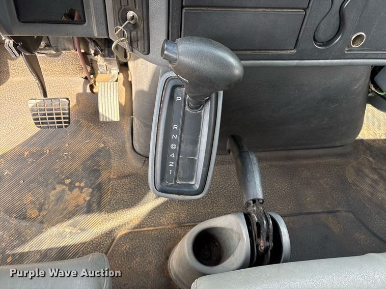 image for item EY9994 2006 International 4300 flatbed truck