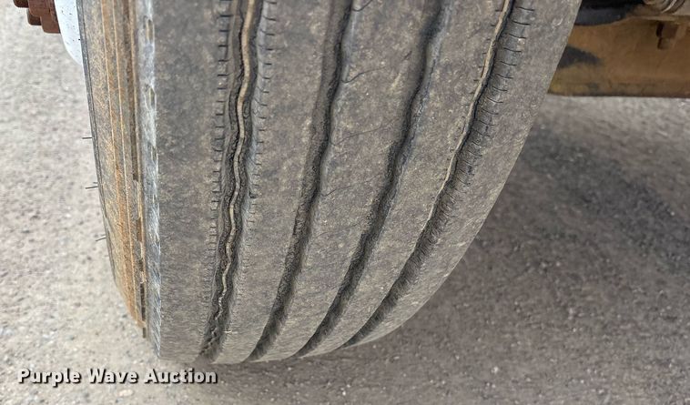 image for item EY9994 2006 International 4300 flatbed truck