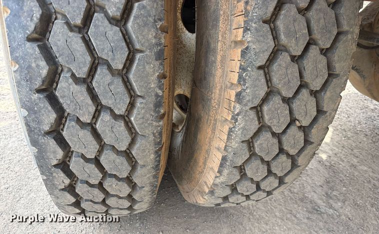 image for item EY9994 2006 International 4300 flatbed truck