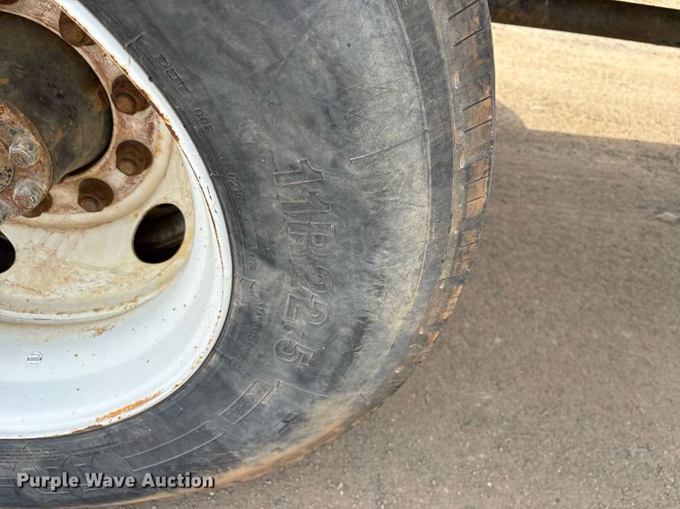 image for item EY9994 2006 International 4300 flatbed truck