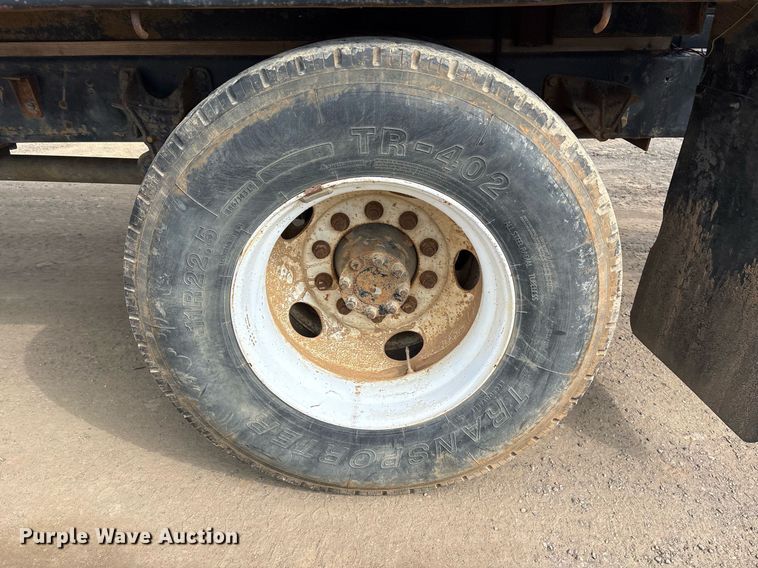 image for item EY9994 2006 International 4300 flatbed truck