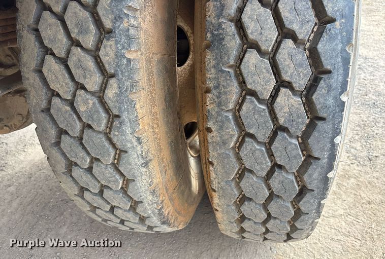 image for item EY9994 2006 International 4300 flatbed truck