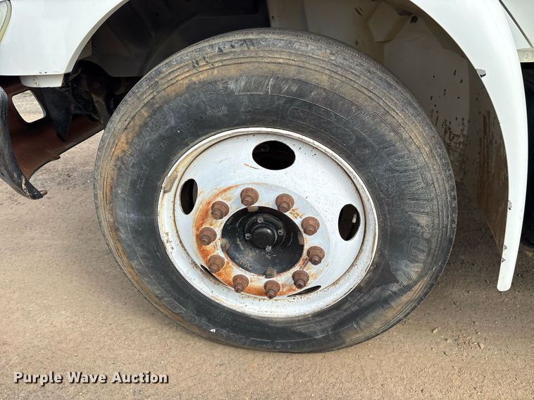 image for item EY9994 2006 International 4300 flatbed truck