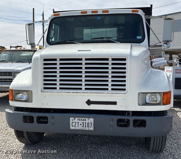 image for item EY9998 1994 International 4600 flatbed truck