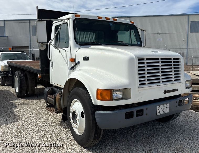 image for item EY9998 1994 International 4600 flatbed truck