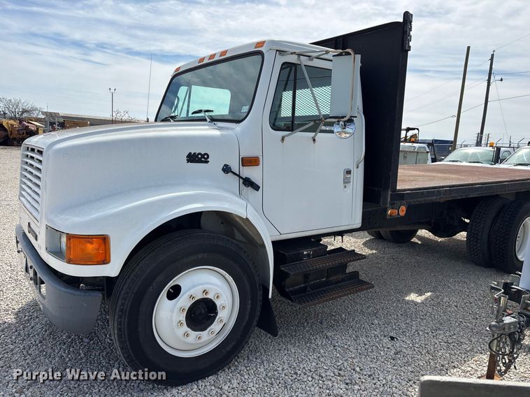 image for item EY9998 1994 International 4600 flatbed truck