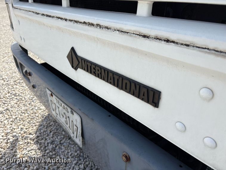 image for item EY9998 1994 International 4600 flatbed truck