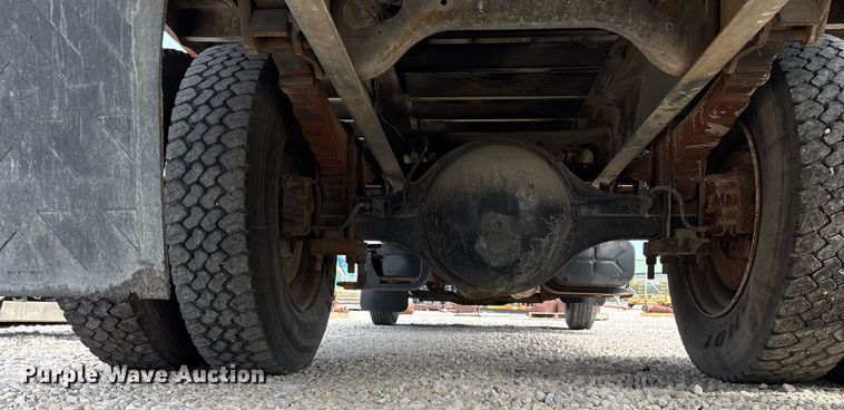 image for item EY9998 1994 International 4600 flatbed truck