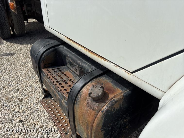 image for item EY9998 1994 International 4600 flatbed truck