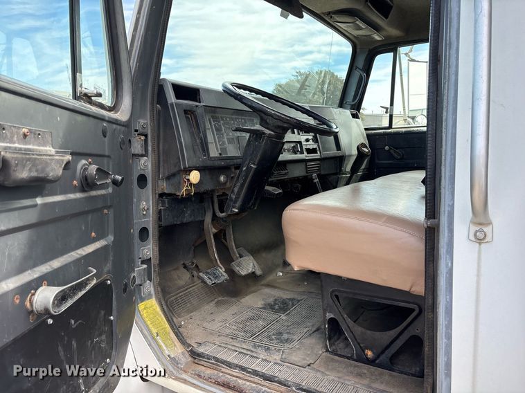 image for item EY9998 1994 International 4600 flatbed truck