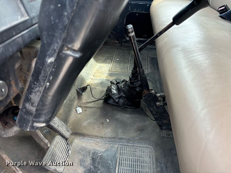 image for item EY9998 1994 International 4600 flatbed truck