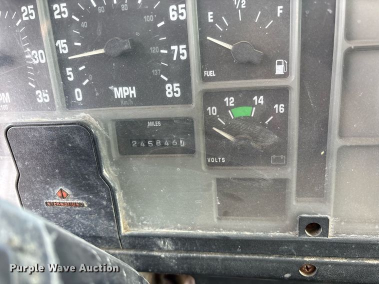 image for item EY9998 1994 International 4600 flatbed truck