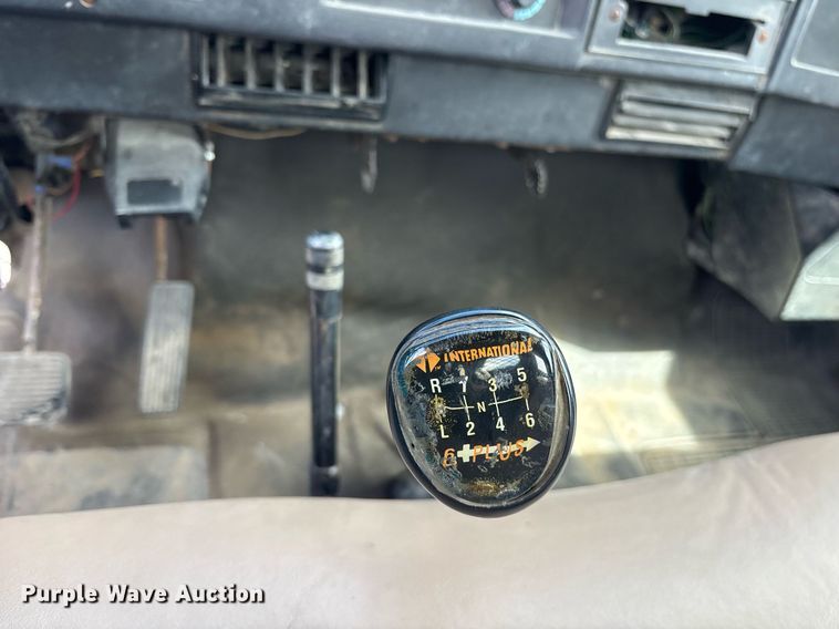 image for item EY9998 1994 International 4600 flatbed truck