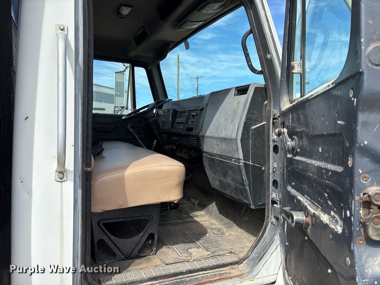 image for item EY9998 1994 International 4600 flatbed truck