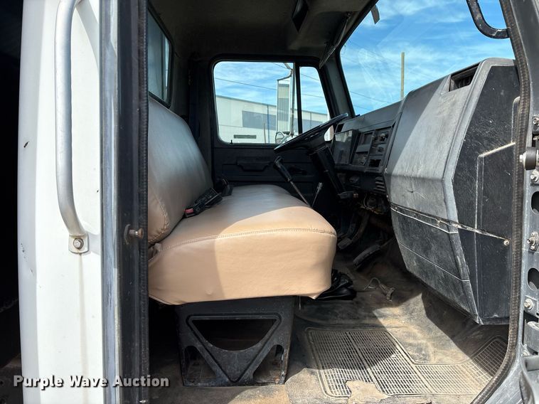 image for item EY9998 1994 International 4600 flatbed truck