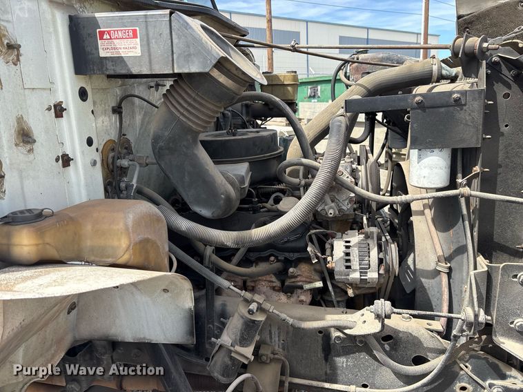 image for item EY9998 1994 International 4600 flatbed truck