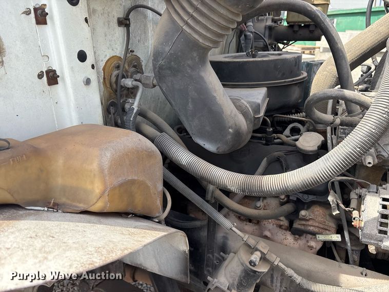 image for item EY9998 1994 International 4600 flatbed truck