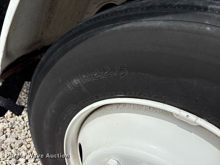 image for item EY9998 1994 International 4600 flatbed truck