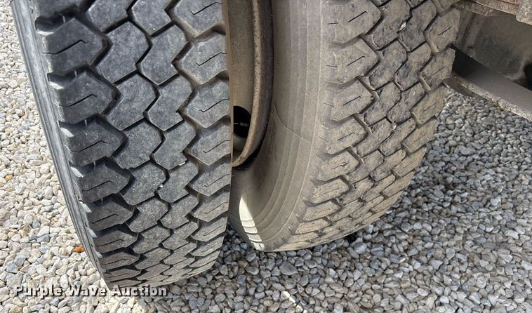 image for item EY9998 1994 International 4600 flatbed truck