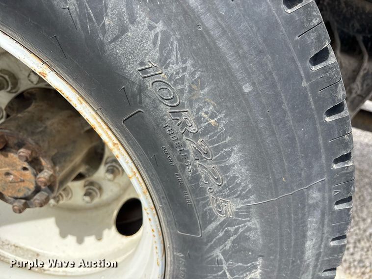 image for item EY9998 1994 International 4600 flatbed truck