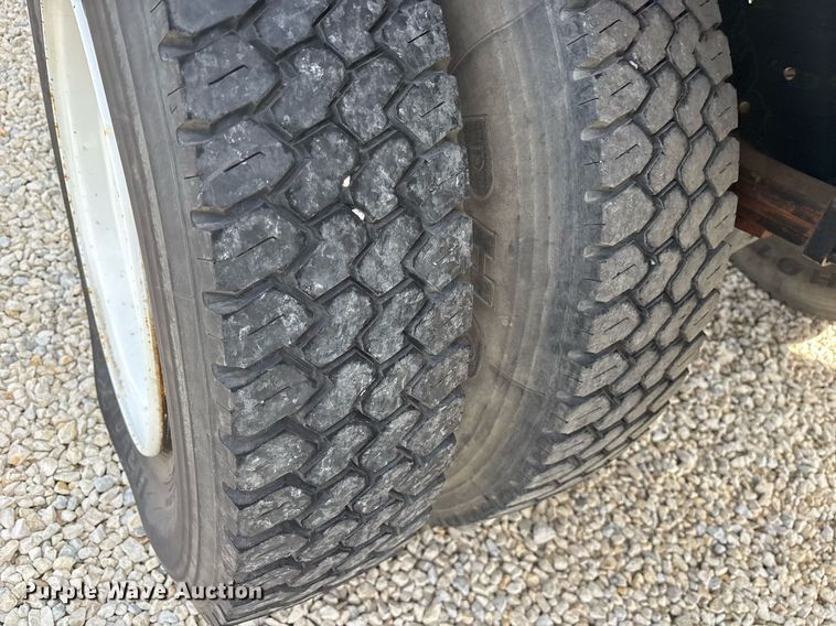 image for item EY9998 1994 International 4600 flatbed truck