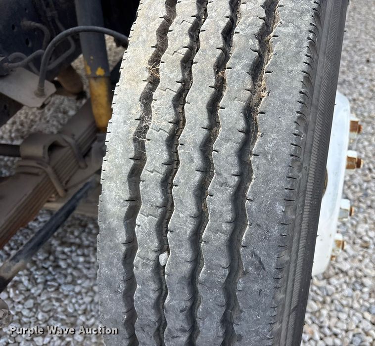 image for item EY9998 1994 International 4600 flatbed truck