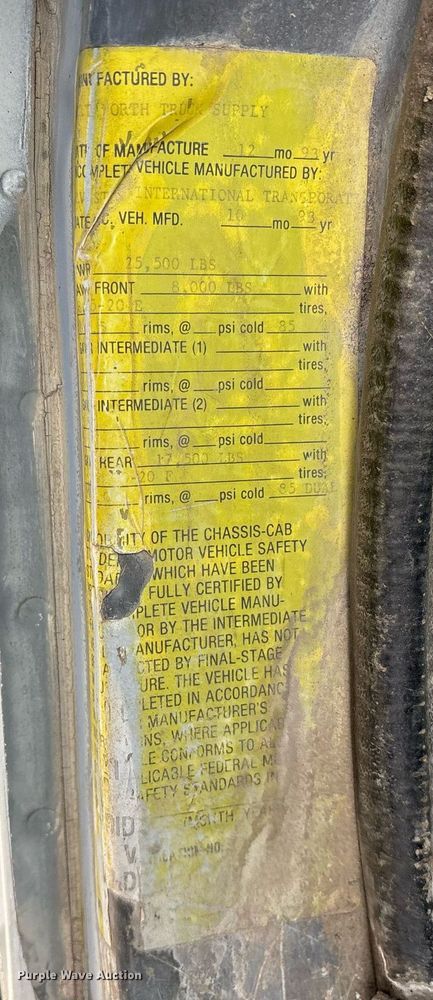 image for item EY9998 1994 International 4600 flatbed truck