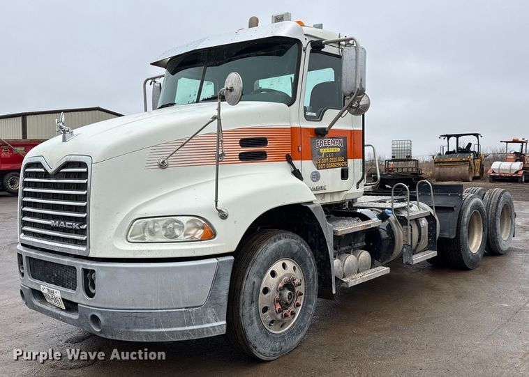 image for item LH9490 2017 Mack CXU613T semi truck
