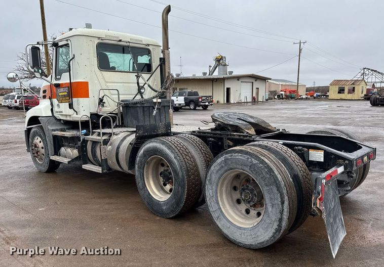 image for item LH9490 2017 Mack CXU613T semi truck
