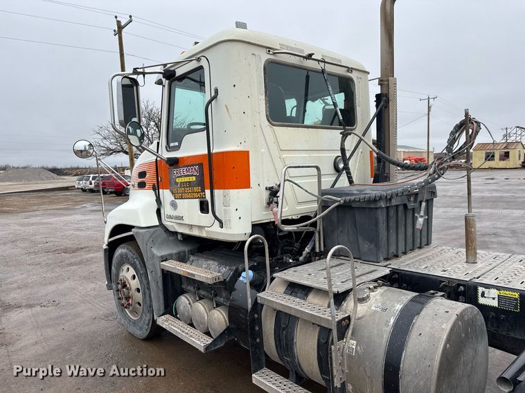 image for item LH9490 2017 Mack CXU613T semi truck