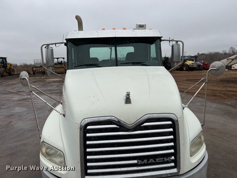 image for item LH9490 2017 Mack CXU613T semi truck