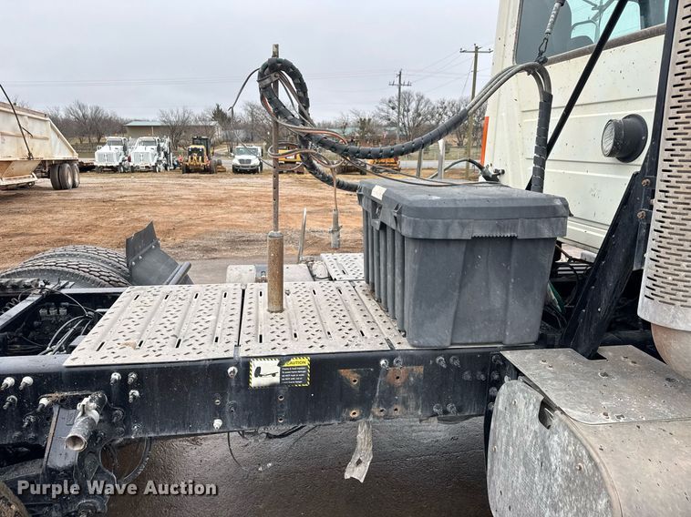 image for item LH9490 2017 Mack CXU613T semi truck