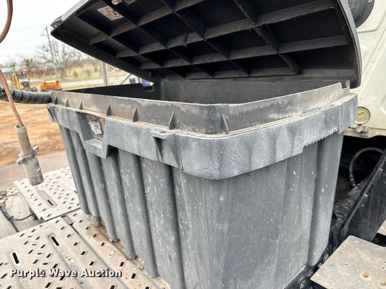 image for item LH9490 2017 Mack CXU613T semi truck