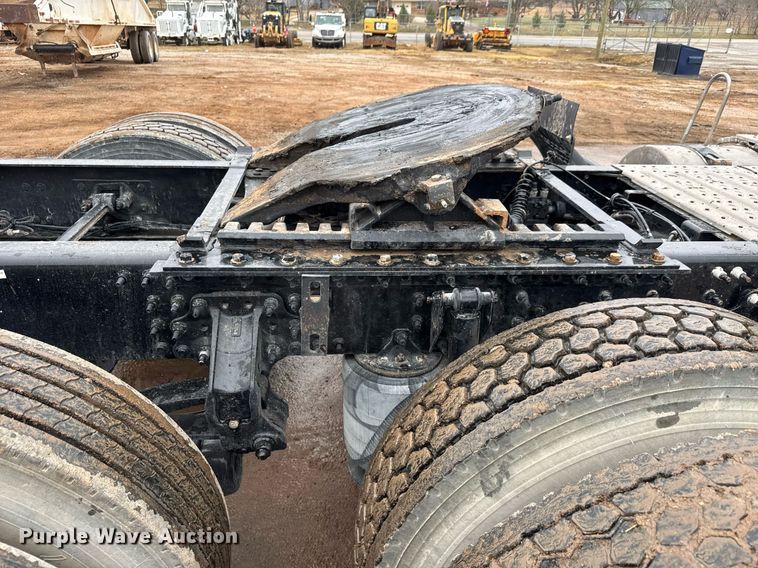 image for item LH9490 2017 Mack CXU613T semi truck