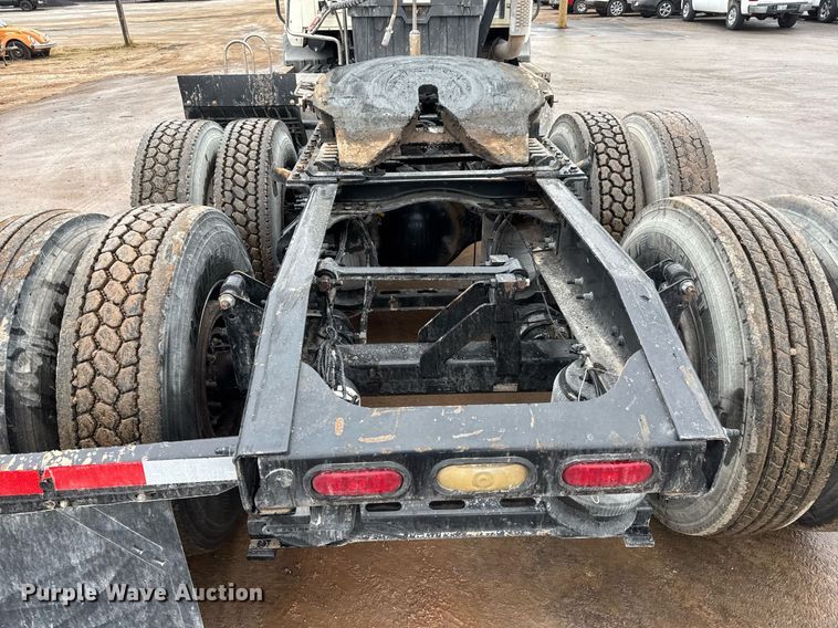 image for item LH9490 2017 Mack CXU613T semi truck