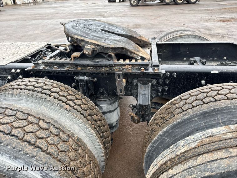 image for item LH9490 2017 Mack CXU613T semi truck