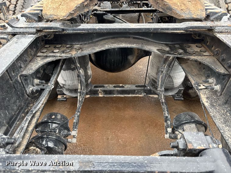 image for item LH9490 2017 Mack CXU613T semi truck