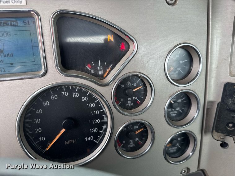 image for item LH9490 2017 Mack CXU613T semi truck