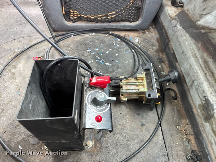 image for item LH9490 2017 Mack CXU613T semi truck